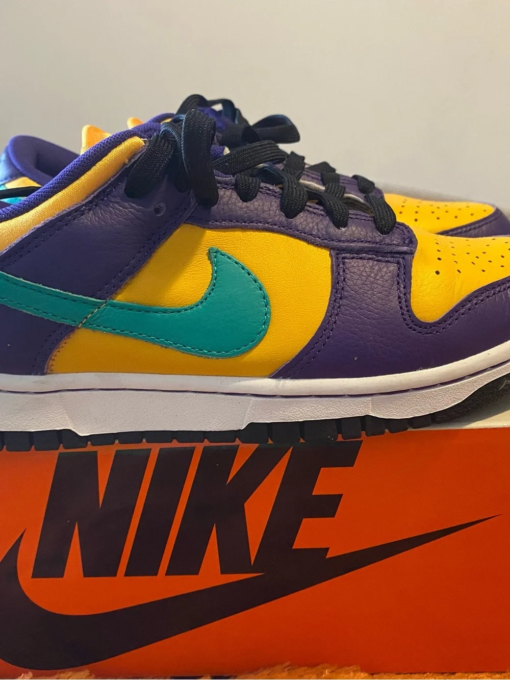 Nike Low-Top Sneakers in Yellow, Purple and Teal